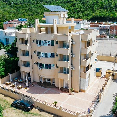 Hotel Dana Čanj Buitenkant foto