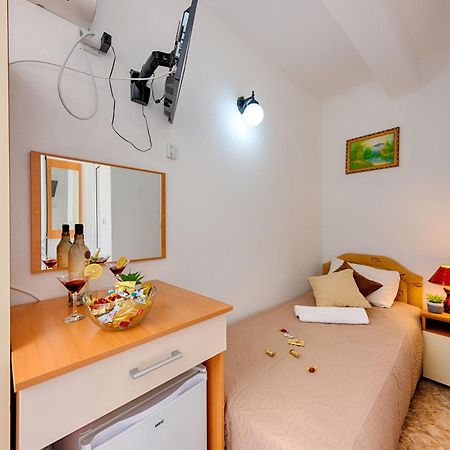 Hotel Dana Čanj Buitenkant foto