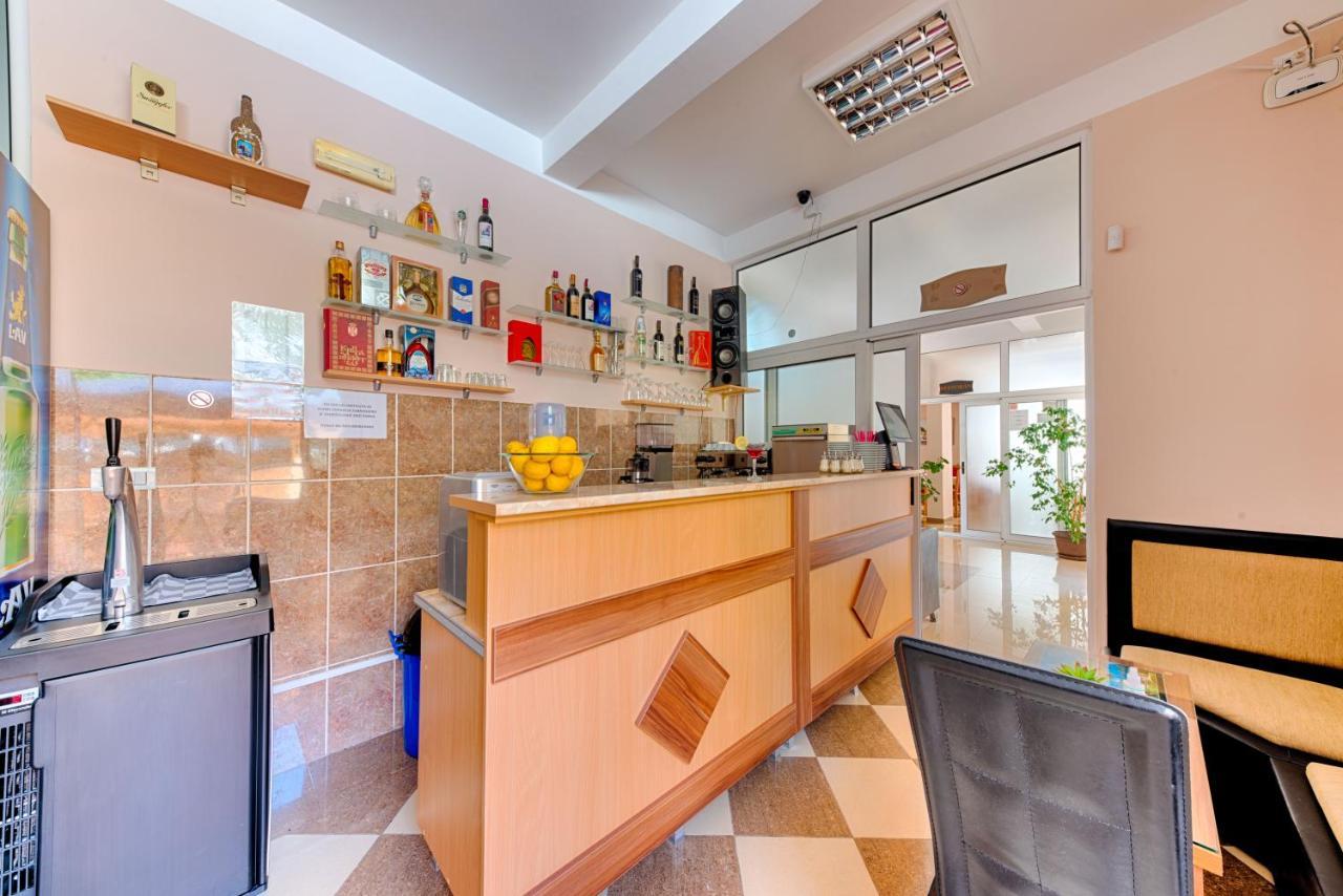 Hotel Dana Čanj Buitenkant foto