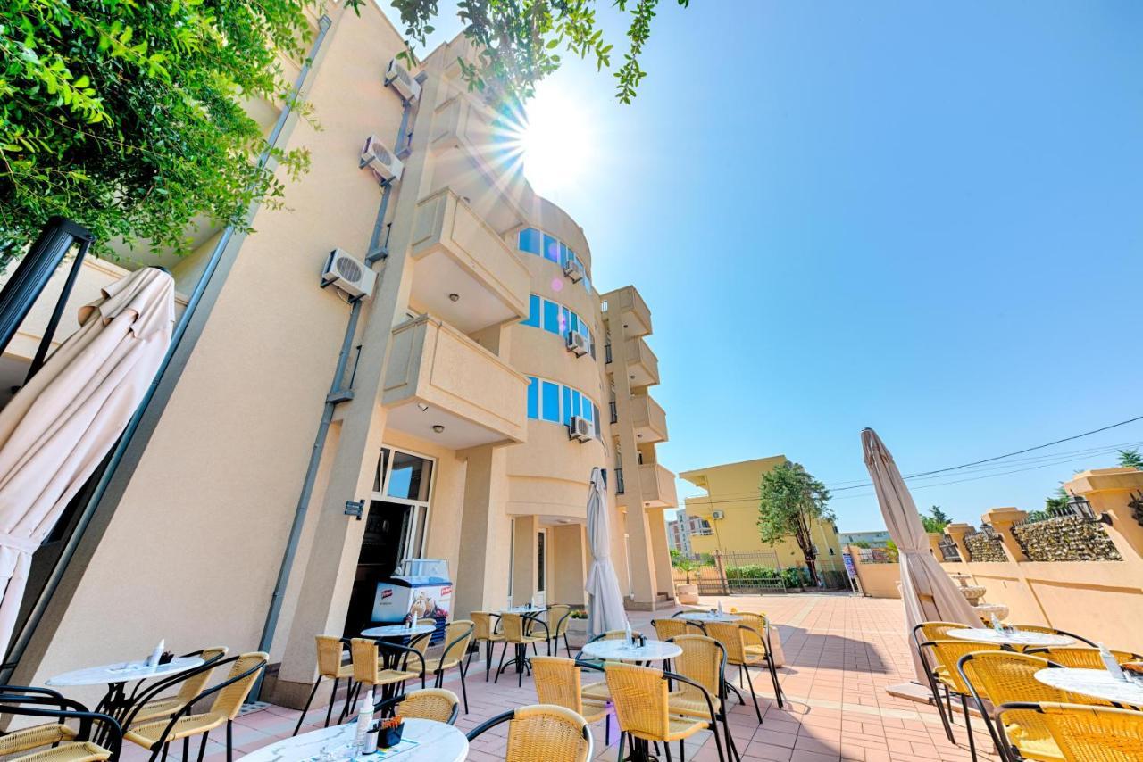Hotel Dana Čanj Buitenkant foto