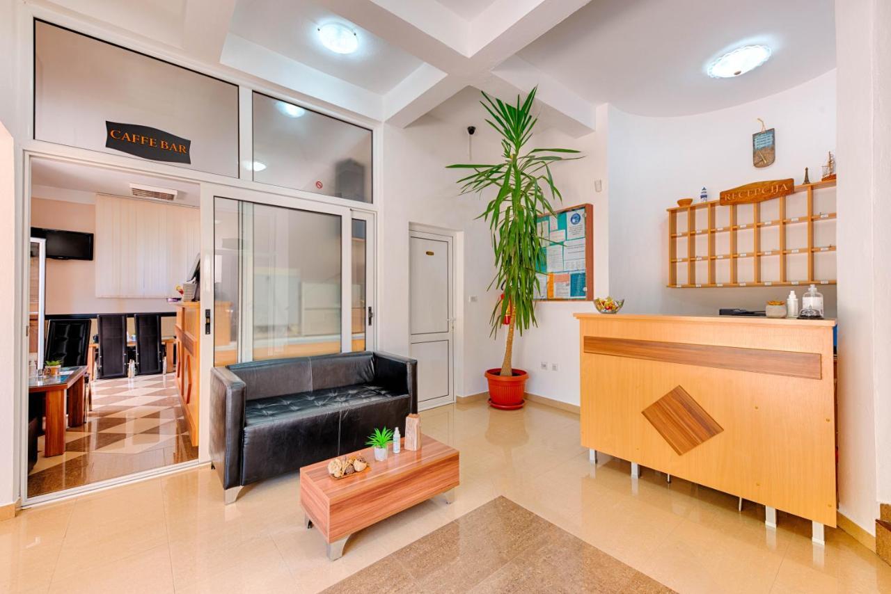 Hotel Dana Čanj Buitenkant foto