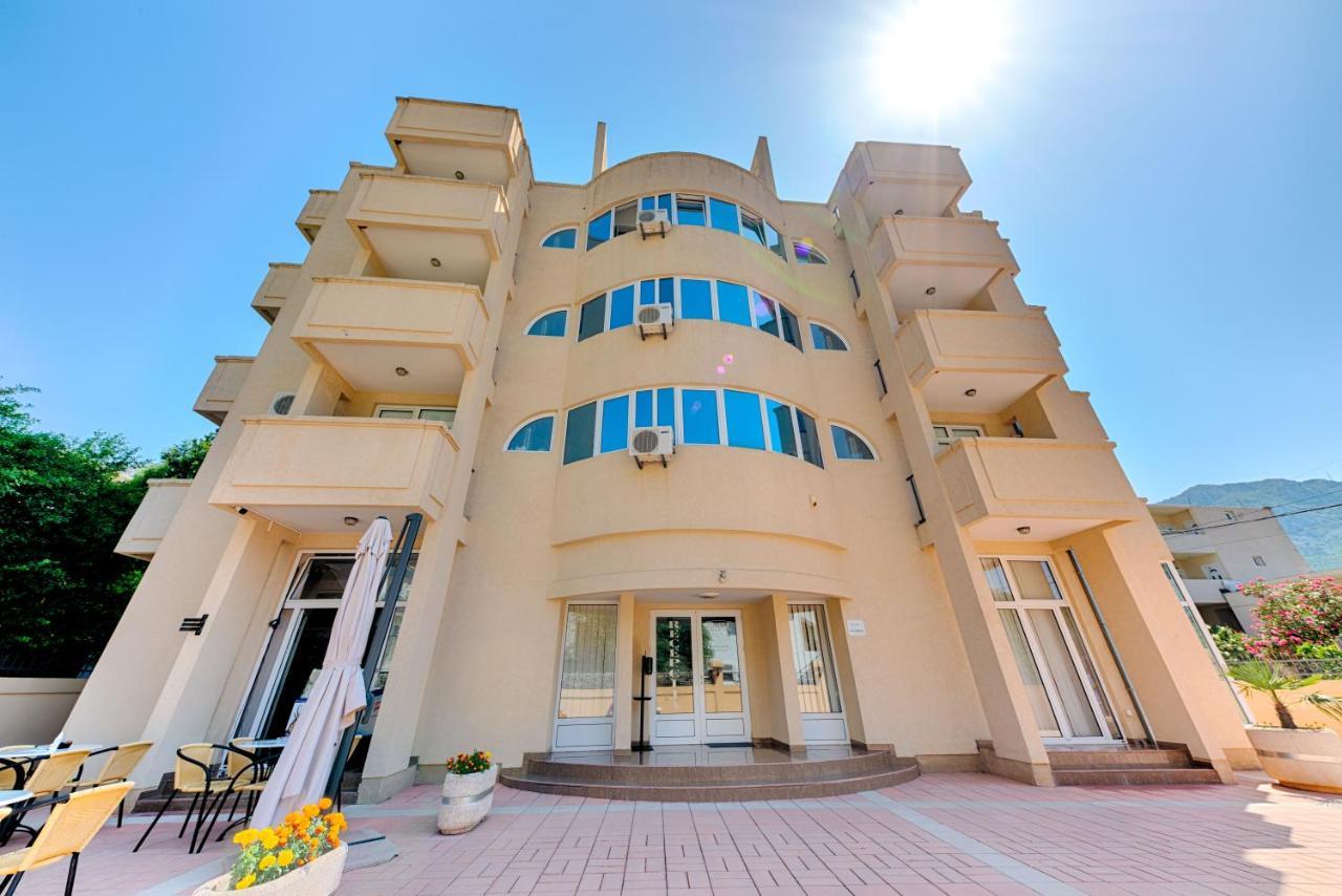 Hotel Dana Čanj Buitenkant foto