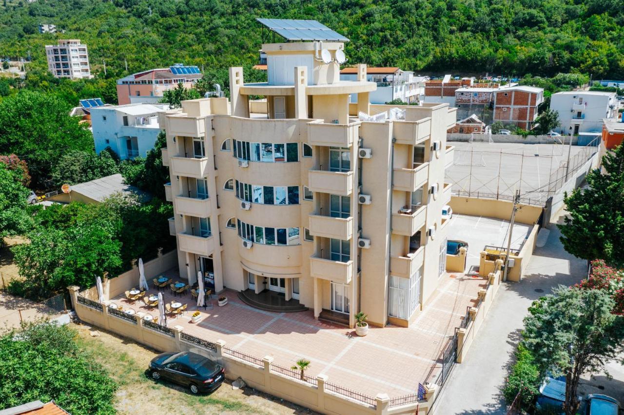 Hotel Dana Čanj Buitenkant foto