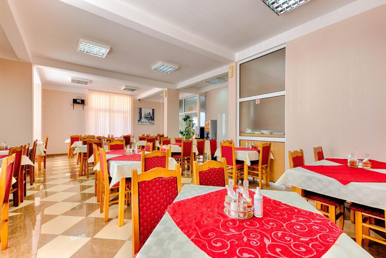 Hotel Dana Čanj Buitenkant foto