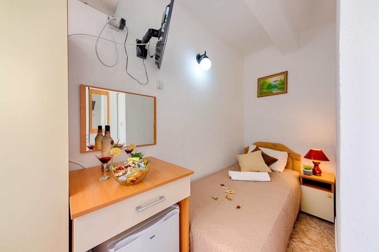 Hotel Dana Čanj Buitenkant foto