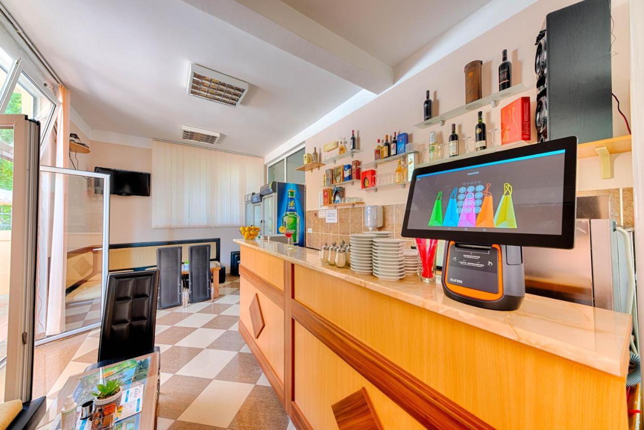 Hotel Dana Čanj Buitenkant foto