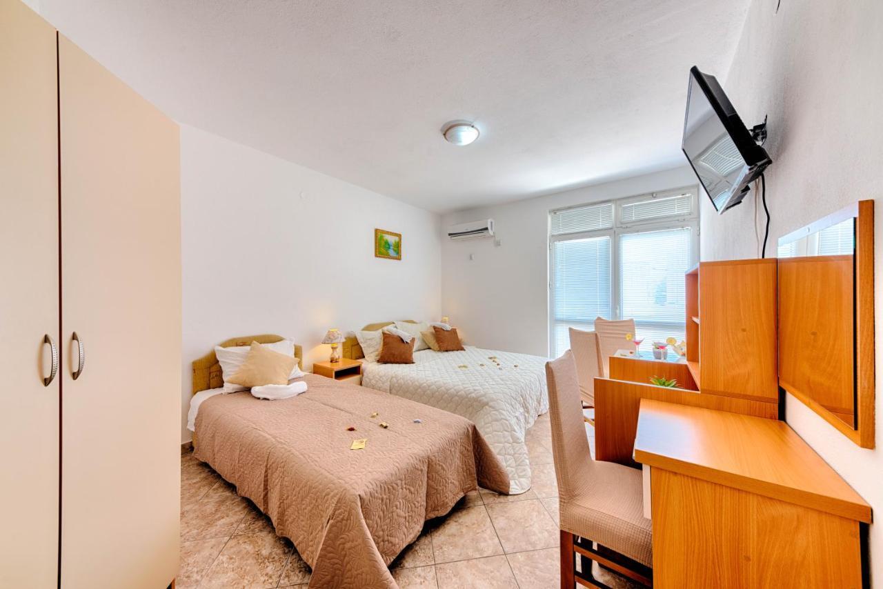 Hotel Dana Čanj Buitenkant foto