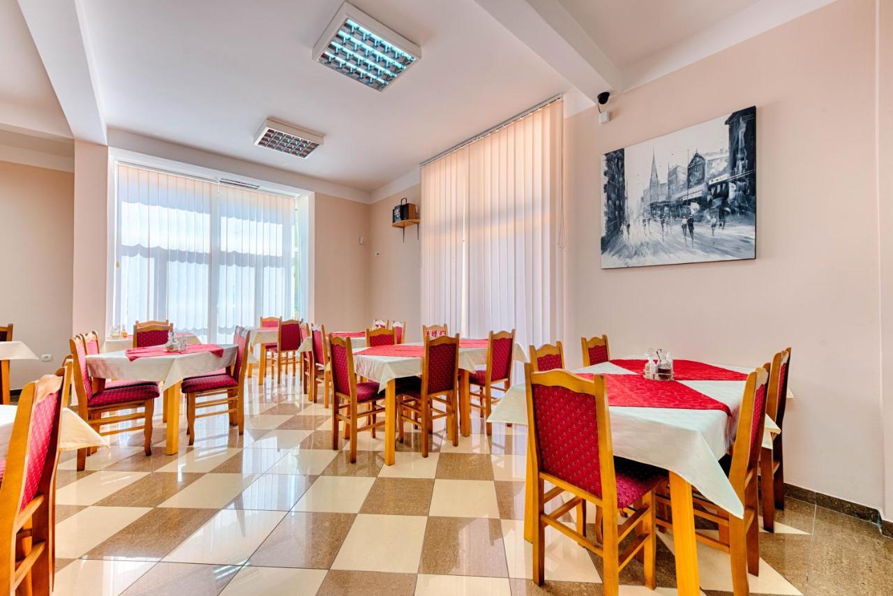 Hotel Dana Čanj Buitenkant foto